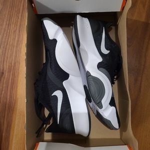 Nike Superrep Go Size 10 Black and White